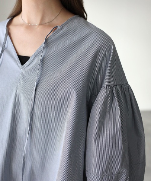 Riberry(リベリー)の「バルーンスリーブ前後2WAYブラウス(シャツ/ブラウス・レディース・ブラック/オフホワイト/ネイビー系/ブルー系・FREE)」の14枚目の写真