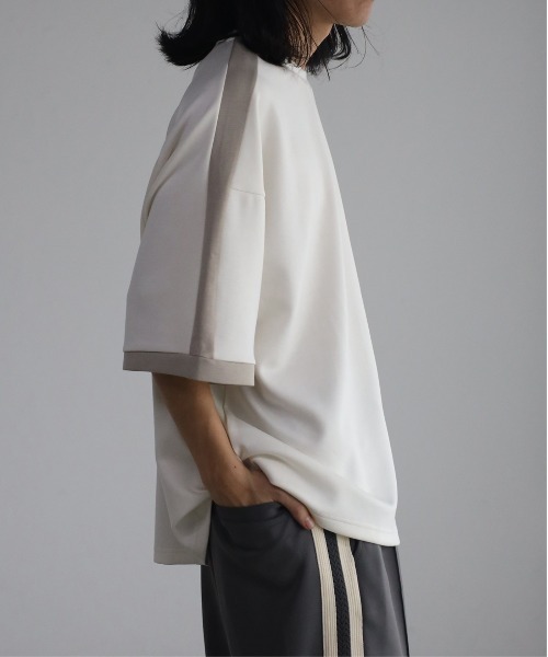 CREARE -LINO-(クレアーレリノ)の「ダンボール オーバーサイズ ライン Tシャツ<ユニセックス>(Tシャツ/カットソー・メンズ・ブラック/オフホワイト/ネイビー・M/L)」の2枚目の写真