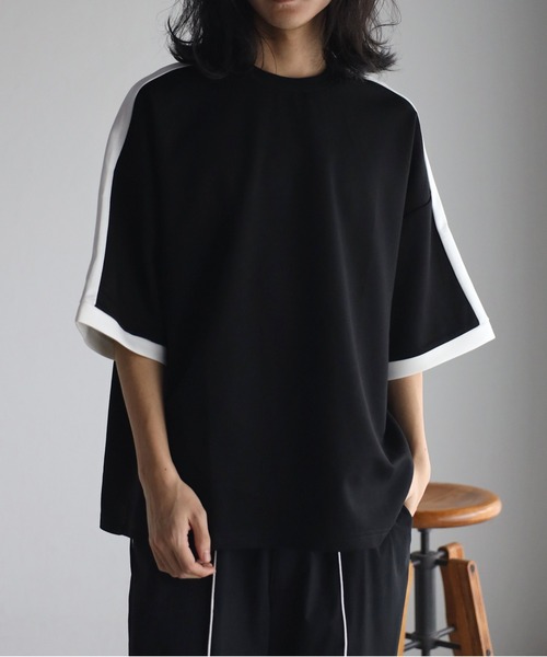 CREARE -LINO-(クレアーレリノ)の「ダンボール オーバーサイズ ライン Tシャツ<ユニセックス>(Tシャツ/カットソー・メンズ・ブラック/オフホワイト/ネイビー・M/L)」の3枚目の写真