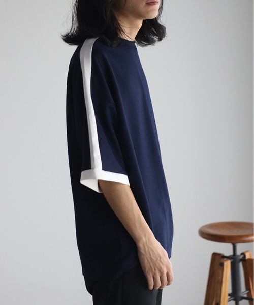 CREARE -LINO-(クレアーレリノ)の「ダンボール オーバーサイズ ライン Tシャツ<ユニセックス>(Tシャツ/カットソー・メンズ・ブラック/オフホワイト/ネイビー・M/L)」の10枚目の写真