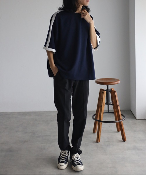 CREARE -LINO-(クレアーレリノ)の「ダンボール オーバーサイズ ライン Tシャツ<ユニセックス>(Tシャツ/カットソー・メンズ・ブラック/オフホワイト/ネイビー・M/L)」の4枚目の写真
