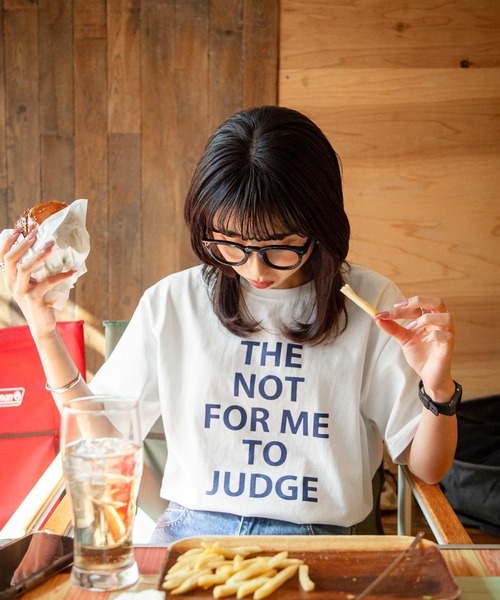 Chillfar(チルファー)の「アソートプリントロゴTシャツ(Tシャツ/カットソー・レディース・ホワイト系/ホワイト系1/ホワイト系2/ブラウン系1/杢グレー/ブルー/アイボリー系/グレー系/ネイビー系/ホワイト系3/ホワイト/ブラウン/アイボリー系1/グレー系1/ネイビー系1/オートミール/ネイビー/ブルー系/ブルー系1/イエロー系1・FREE)」の5枚目の写真