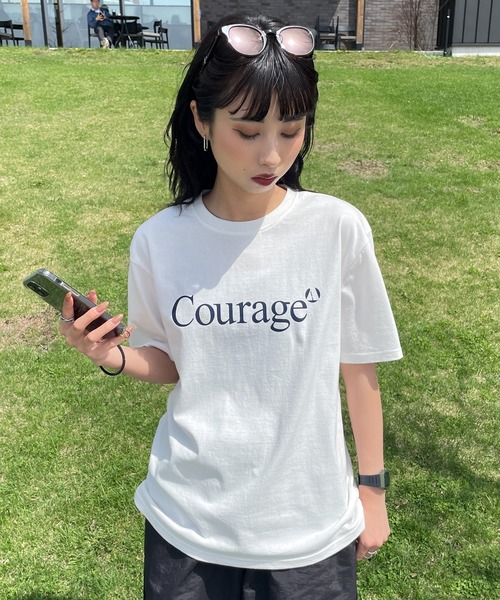 Chillfar(チルファー)の「アソートプリントロゴTシャツ(Tシャツ/カットソー・レディース・ホワイト系/ホワイト系1/ホワイト系2/ブラウン系1/杢グレー/ブルー/アイボリー系/グレー系/ネイビー系/ホワイト系3/ホワイト/ブラウン/アイボリー系1/グレー系1/ネイビー系1/オートミール/ネイビー/ブルー系/ブルー系1/イエロー系1・FREE)」の1枚目の写真