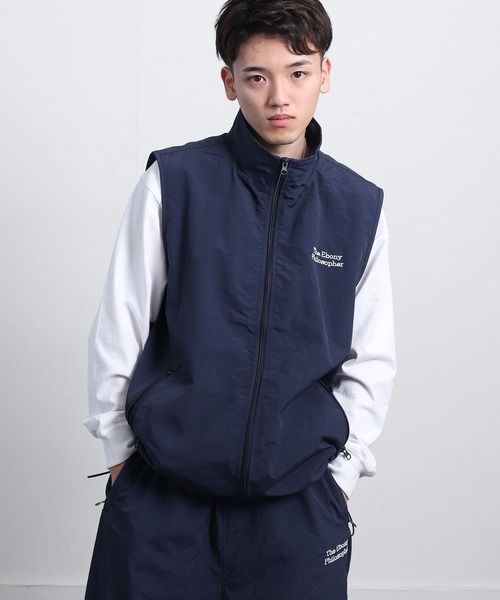 ZIP FIVE（ジップファイブ）の「【ZIP FIVE】 ナイロン テック フルジップ ワンポイント 刺繍 ベスト（ベスト・メンズ・ブラック/オリーブ/オフホワイト/ネイビー・MEDIUM/LARGE）」の4枚目の写真