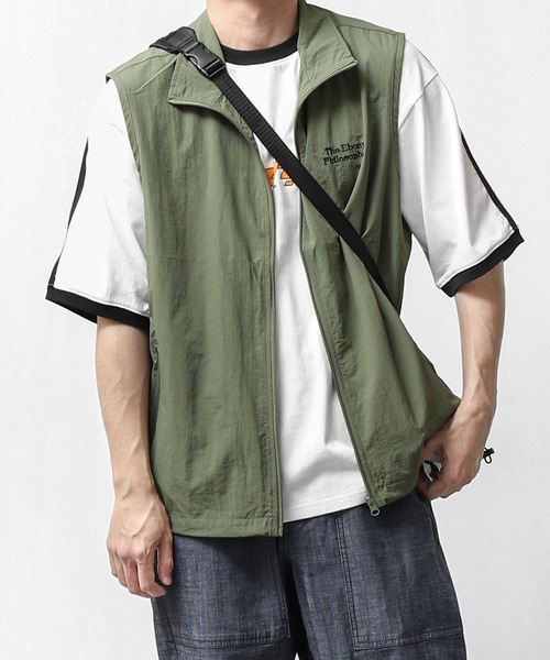 ZIP FIVE（ジップファイブ）の「【ZIP FIVE】 ナイロン テック フルジップ ワンポイント 刺繍 ベスト（ベスト・メンズ・ブラック/オリーブ/オフホワイト/ネイビー・MEDIUM/LARGE）」の5枚目の写真