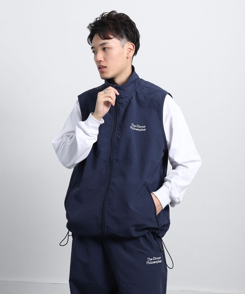 ZIP FIVE（ジップファイブ）の「【ZIP FIVE】 ナイロン テック フルジップ ワンポイント 刺繍 ベスト（ベスト・メンズ・ブラック/オリーブ/オフホワイト/ネイビー・MEDIUM/LARGE）」の9枚目の写真