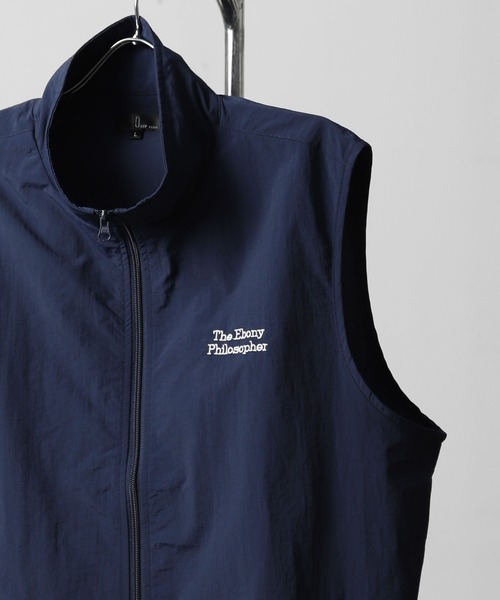 ZIP FIVE（ジップファイブ）の「【ZIP FIVE】 ナイロン テック フルジップ ワンポイント 刺繍 ベスト（ベスト・メンズ・ブラック/オリーブ/オフホワイト/ネイビー・MEDIUM/LARGE）」の19枚目の写真