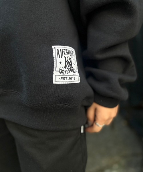 MFC STORE（エムエフシーストア）の「MFC STORE MSLOGO CREWNECK GLOW IN THE DARK（スウェット・メンズ・ブラック/ネイビー/グレー・L/XL/M）」の7枚目の写真