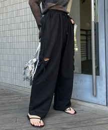 ISOOK | 【ISOOK / アイスー】サイドカットリボンスウェットパンツ / リボンパンツ ルーズ 切りっぱなし カットアウト 肌見せ ZOZOTOWN限定(スウェットパンツ)