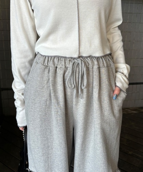 ISOOK（アイスー）の「【ISOOK / アイスー】サイドカットリボンスウェットパンツ / リボンパンツ ルーズ 切りっぱなし カットアウト 肌見せ ZOZOTOWN限定（スウェットパンツ・レディース・ブラック/グレー・FREE）」の16枚目の写真