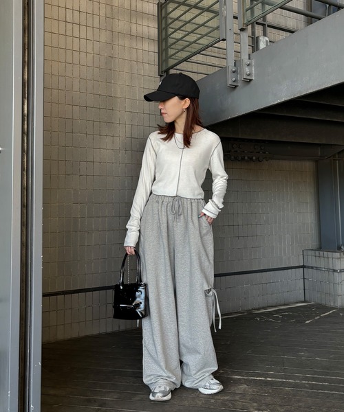 ISOOK（アイスー）の「【ISOOK / アイスー】サイドカットリボンスウェットパンツ / リボンパンツ ルーズ 切りっぱなし カットアウト 肌見せ ZOZOTOWN限定（スウェットパンツ・レディース・ブラック/グレー・FREE）」の9枚目の写真