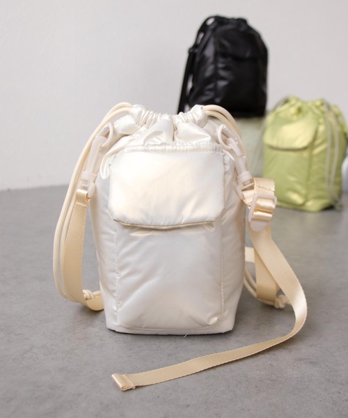 Three Four Time（ｽﾘｰﾌｫｰﾀｲﾑ）の「オーロラpuffポシェットBAG（ショルダーバッグ・レディース・アイボリー/ブラック/グリーン・FREE）」の2枚目の写真