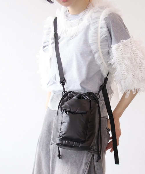 Three Four Time（ｽﾘｰﾌｫｰﾀｲﾑ）の「オーロラpuffポシェットBAG（ショルダーバッグ・レディース・アイボリー/ブラック/グリーン・FREE）」の18枚目の写真