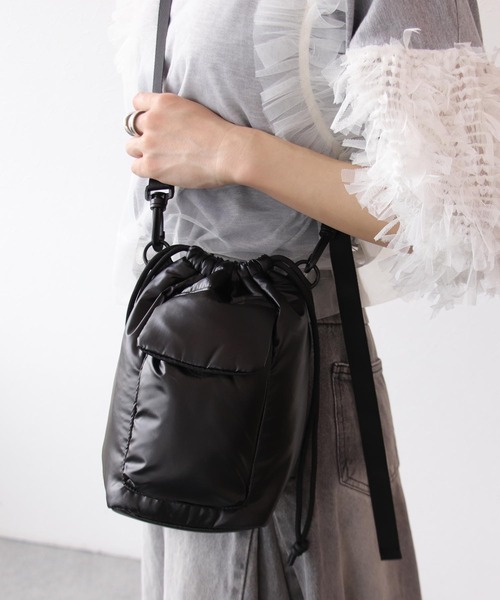 Three Four Time（ｽﾘｰﾌｫｰﾀｲﾑ）の「オーロラpuffポシェットBAG（ショルダーバッグ・レディース・アイボリー/ブラック/グリーン・FREE）」の19枚目の写真