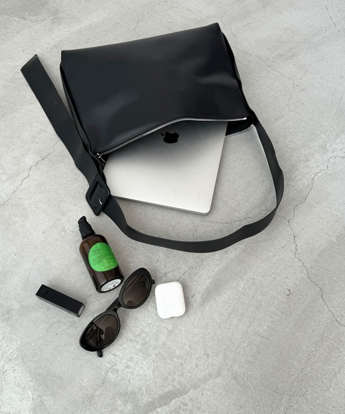 CANAL JEAN（キャナルジーン）の「diggity　ワイドベルトスクエアショルダーバッグ（ショルダーバッグ・レディース・ブラック・ONE SIZE）」の13枚目の写真