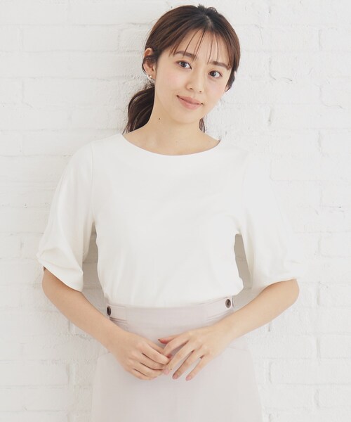 index（インデックス）の「◆≪8color≫ タックデザインスリーブトップス【UVケア/接触冷感/洗濯機洗い可】（Tシャツ/カットソー・レディース・ナチュラル/ホワイト系5/ブラウン系その他5/パープル/ネイビー/チャコール/ホワイト系9/オレンジ系・40/38/42/36/34）」の3枚目の写真