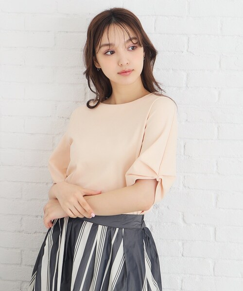 index（インデックス）の「◆≪8color≫ タックデザインスリーブトップス【UVケア/接触冷感/洗濯機洗い可】（Tシャツ/カットソー・レディース・ナチュラル/ホワイト系5/ブラウン系その他5/パープル/ネイビー/チャコール/ホワイト系9/オレンジ系・40/38/42/36/34）」の8枚目の写真