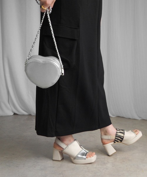 minia（ミニア）の「ハートチェーンミニショルダー（ショルダーバッグ・レディース・ブラック/シルバー/アイボリー・FREE）」の4枚目の写真