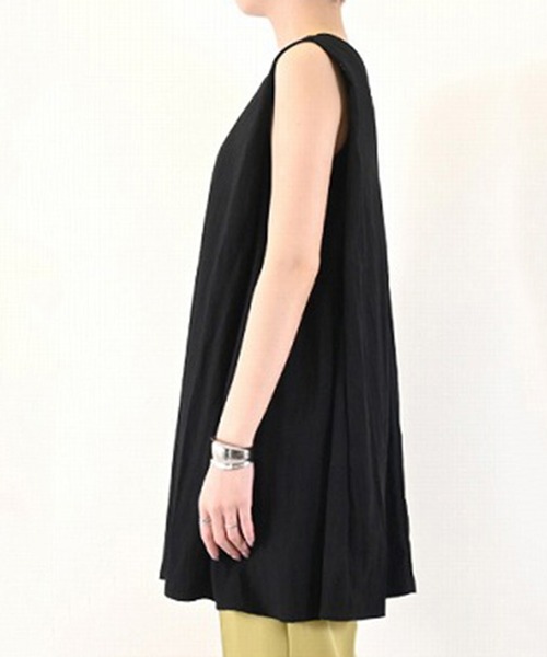 STYLEBLOCK（スタイルブロック）の「RNタフタノースリタックオーバーブラウス（シャツ/ブラウス・レディース・ブラック/ホワイト/ライトグレー/ライトブルー・M）」の6枚目の写真