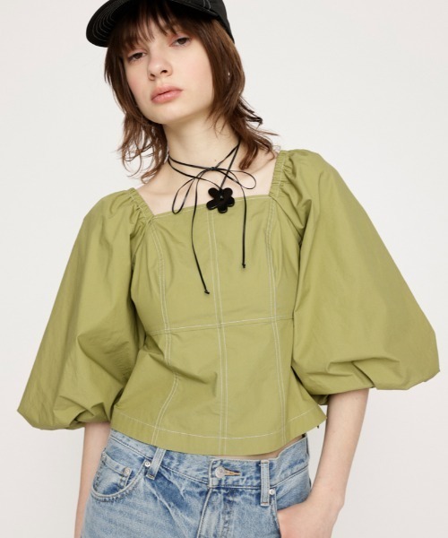 SLY(スライ)の「BALLOON SLEEVE 2WAY BL バルーン スリーブ 2ウェイ ブラウス(シャツ/ブラウス・レディース・ホワイト/ライトカーキ/ブラック・FREE)」の2枚目の写真