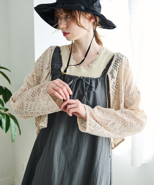 Crisp（クリスプ）の「フリルショルダーAラインワンピース（ワンピース・レディース・チャコール/ベージュ・FREE）」の4枚目の写真