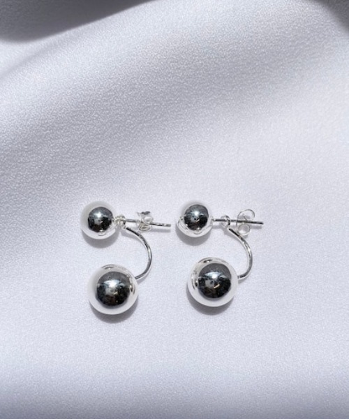 Aura（アウラ）の「[aura/オーラ] 2WAY MOVE BALL シルバーピアス（ピアス（両耳用）・レディース・シルバー・F）」の2枚目の写真