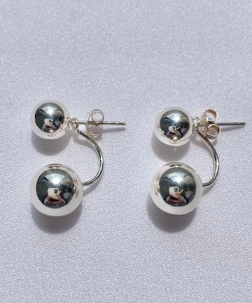 Aura（アウラ）の「[aura/オーラ] 2WAY MOVE BALL シルバーピアス（ピアス（両耳用）・レディース・シルバー・F）」の4枚目の写真