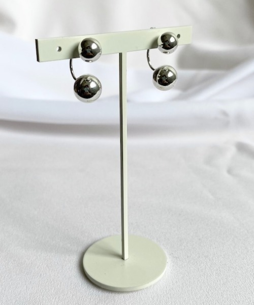 Aura（アウラ）の「[aura/オーラ] 2WAY MOVE BALL シルバーピアス（ピアス（両耳用）・レディース・シルバー・F）」の3枚目の写真