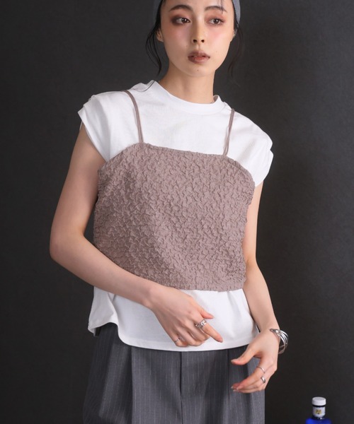 Girly Doll(ガーリードール)の「ビスチェキャミ+袖タックデザインTシャツ(Tシャツ/カットソー・レディース・ブルー/グレー/アイボリー/ブラック・F)」の3枚目の写真