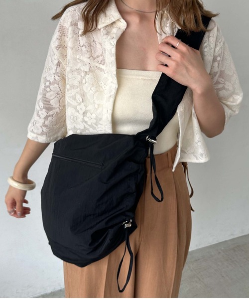 archives（アルシーヴ）の「ナイロンギャザーショルダー（ショルダーバッグ・レディース・モカ/アイボリー/ブラック・FREE）」の7枚目の写真