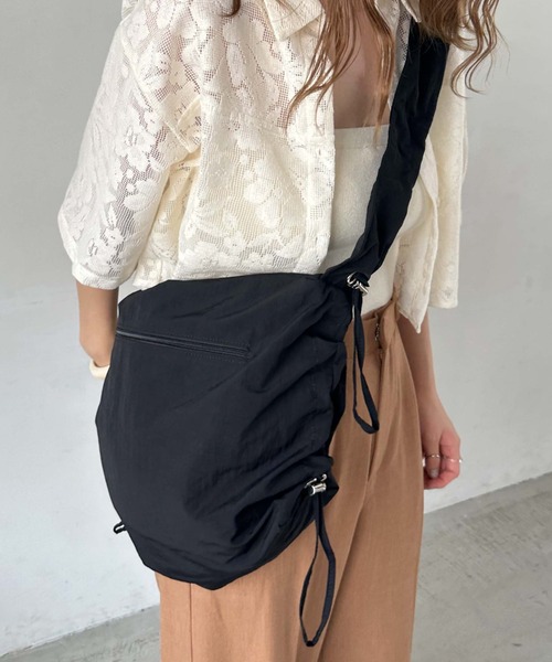 archives（アルシーヴ）の「ナイロンギャザーショルダー（ショルダーバッグ・レディース・モカ/アイボリー/ブラック・FREE）」の9枚目の写真