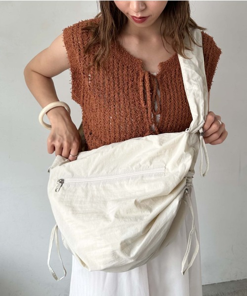 archives（アルシーヴ）の「ナイロンギャザーショルダー（ショルダーバッグ・レディース・モカ/アイボリー/ブラック・FREE）」の13枚目の写真