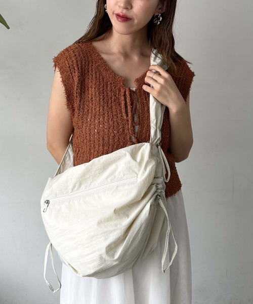 archives（アルシーヴ）の「ナイロンギャザーショルダー（ショルダーバッグ・レディース・モカ/アイボリー/ブラック・FREE）」の14枚目の写真