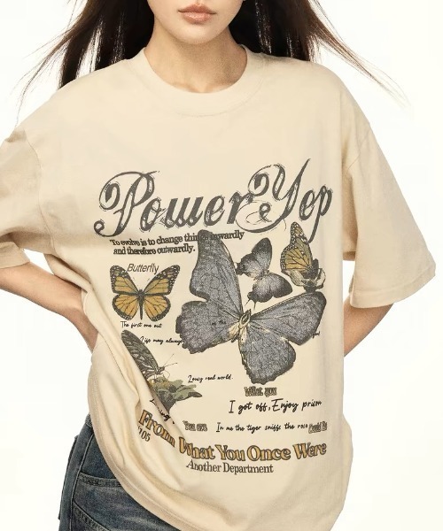 Achic(アシック)の「バタフライプリントTシャツ(Tシャツ/カットソー・レディース・ホワイト/ベージュ・M)」の2枚目の写真