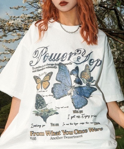 Achic(アシック)の「バタフライプリントTシャツ(Tシャツ/カットソー・レディース・ホワイト/ベージュ・M)」の1枚目の写真