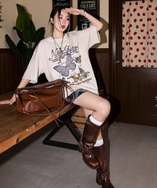 Achic(アシック)の「バタフライプリントTシャツ(Tシャツ/カットソー・レディース・ホワイト/ベージュ・M)」の4枚目の写真