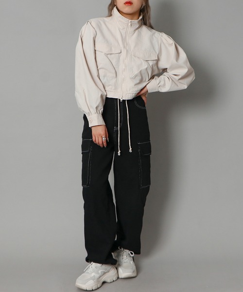 GORGE（ゴージ）の「《ショート丈×スタンドZIP》レディース ナイロン ブルゾン アウター 羽織り 春秋（ブルゾン・レディース・ブラック/アイボリー/チャコールグレー・F）」の4枚目の写真