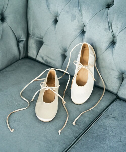 FREAK'S STORE（フリークスストア）の「限定展開　ROVERETO/ロベレート　2way リボン パンプス（フラットシューズ）（パンプス・レディース・ナチュラル/ブラック・36/37/38）」の3枚目の写真