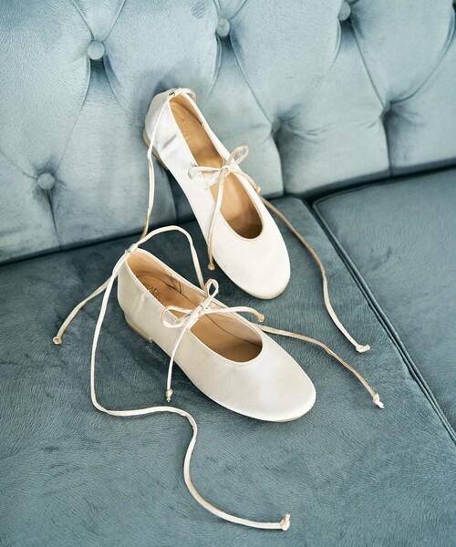 FREAK'S STORE（フリークスストア）の「限定展開　ROVERETO/ロベレート　2way リボン パンプス（フラットシューズ）（パンプス・レディース・ナチュラル/ブラック・36/37/38）」の4枚目の写真