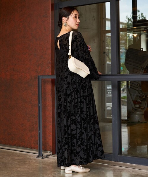 FREAK'S STORE（フリークスストア）の「限定展開　ROVERETO/ロベレート　2way リボン パンプス（フラットシューズ）（パンプス・レディース・ナチュラル/ブラック・36/37/38）」の7枚目の写真