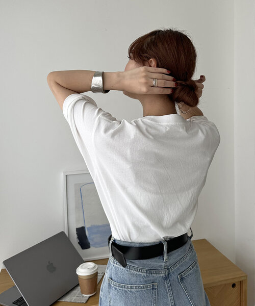 DISCOAT（ディスコート）の「ニュアンスバックル太レザーベルト（ベルト・レディース・ブラック/グレイッシュベージュ・FREE）」の11枚目の写真