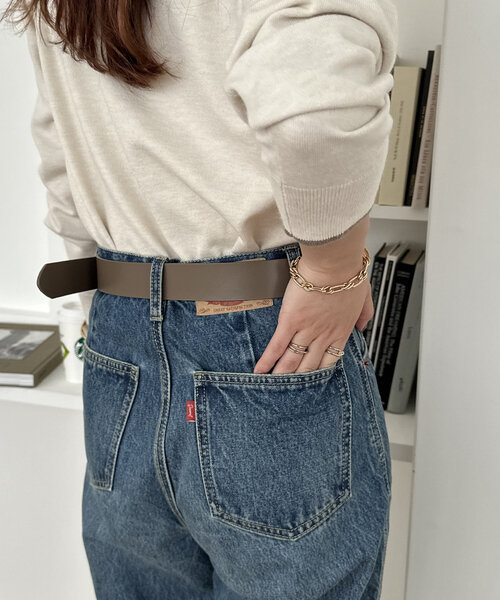 DISCOAT（ディスコート）の「ニュアンスバックル太レザーベルト（ベルト・レディース・ブラック/グレイッシュベージュ・FREE）」の16枚目の写真