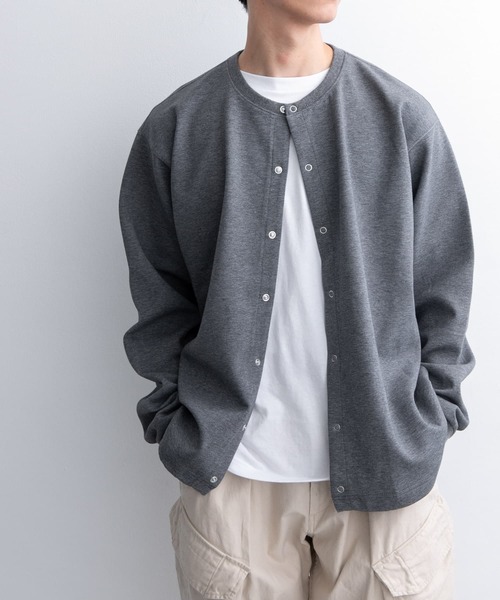 FORK&SPOON（フォークアンドスプーン）の「FORK&SPOON　ダンボールクルーネックカーディガン（カーディガン/ボレロ・メンズ・チャコールグレー/グレー・5/4）」の2枚目の写真