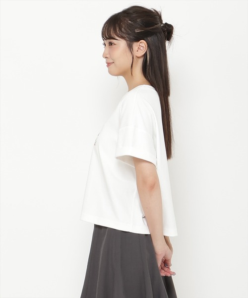 REDYAZEL（レディアゼル）の「ロゴプリントＴシャツ（Tシャツ/カットソー・レディース・オフホワイト/ブラック/ベージュ・FREE）」の4枚目の写真