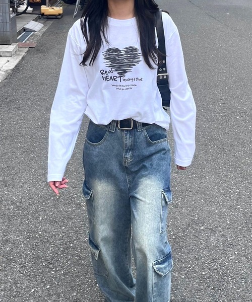 fiere(フィエール)の「落書きハートデザインロンT/長袖Tシャツ(Tシャツ/カットソー・レディース・ホワイト・MEDIUM/LARGE/X-LARGE/SMALL/X-SMALL)」の5枚目の写真