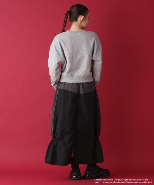 セール】【Reebok別注】ハイショクキリカエフレアスカート