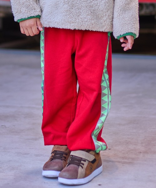 BIG FIELD（ビッグフィールド）の「トライアングルスウェットパンツ（スウェットパンツ・キッズ・チャコール/レッド/オフホワイト・80/90/95/100/110/120/130/140/150）」の3枚目の写真