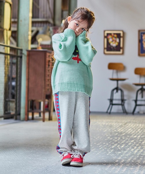 BIG FIELD（ビッグフィールド）の「トライアングルスウェットパンツ（スウェットパンツ・キッズ・チャコール/レッド/オフホワイト・80/90/95/100/110/120/130/140/150）」の7枚目の写真