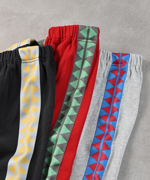 BIG FIELD（ビッグフィールド）の「トライアングルスウェットパンツ（スウェットパンツ・キッズ・チャコール/レッド/オフホワイト・80/90/95/100/110/120/130/140/150）」の4枚目の写真