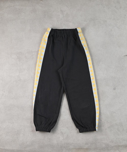 BIG FIELD（ビッグフィールド）の「トライアングルスウェットパンツ（スウェットパンツ・キッズ・チャコール/レッド/オフホワイト・80/90/95/100/110/120/130/140/150）」の21枚目の写真